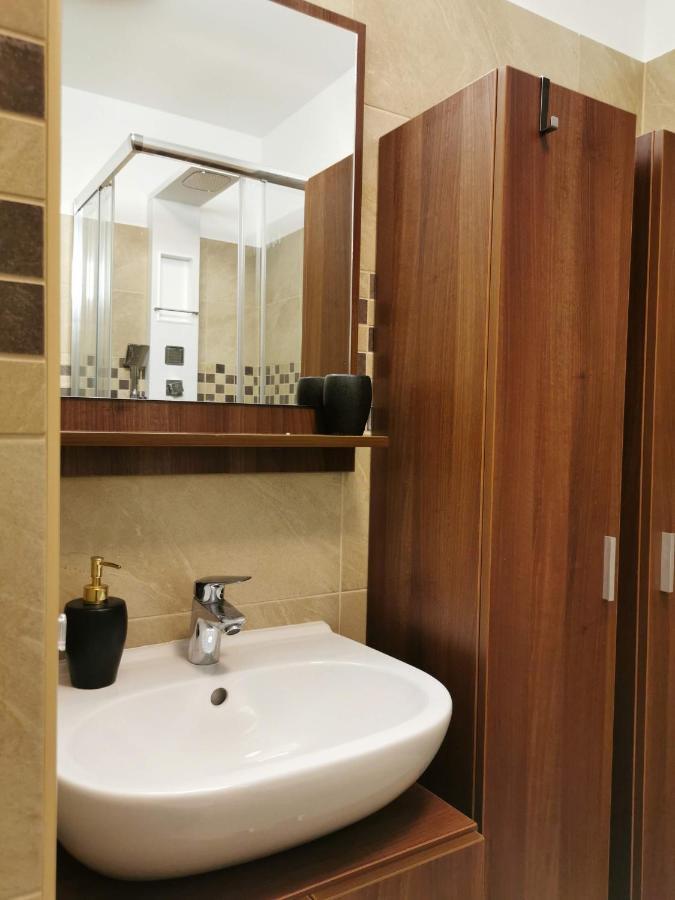 Luna Apartment Будапеща Екстериор снимка